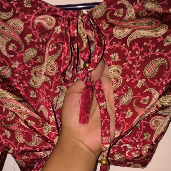 Elegant Paisley Print Red and Cream Skirt Set - Picture 4 of 9